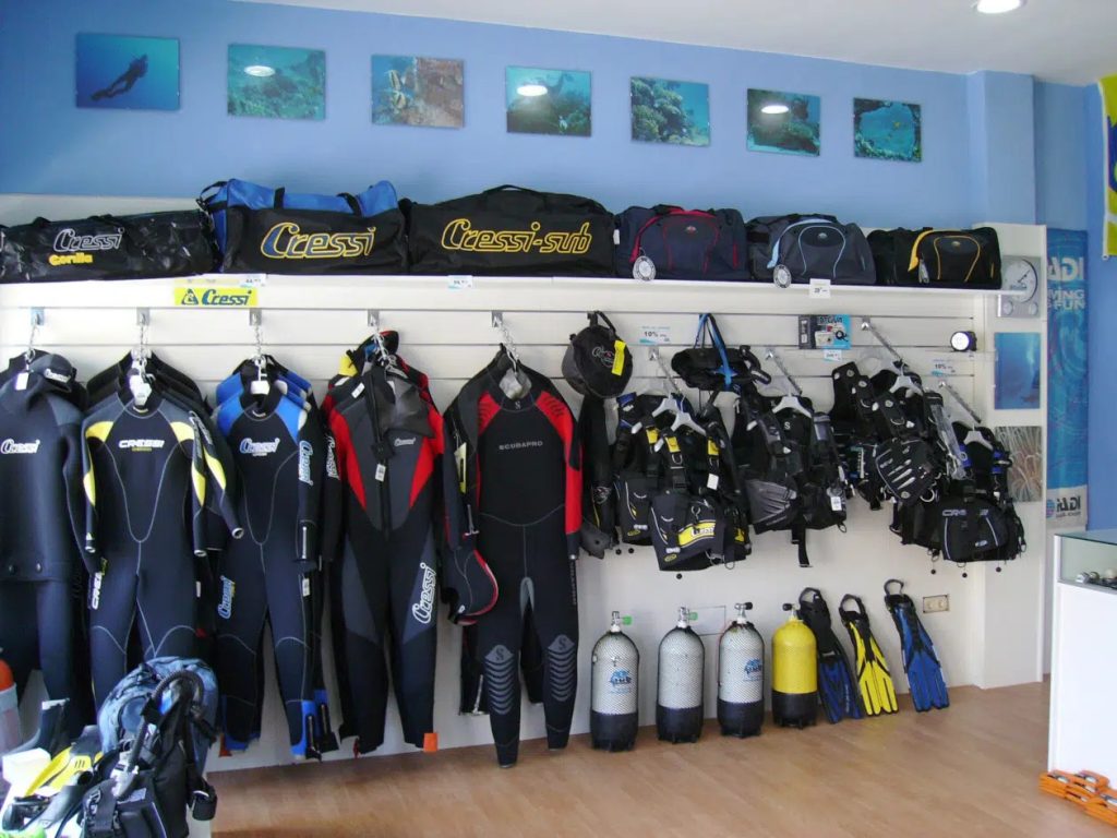 equipment -needed- for deep- dive-shipwreck- diving